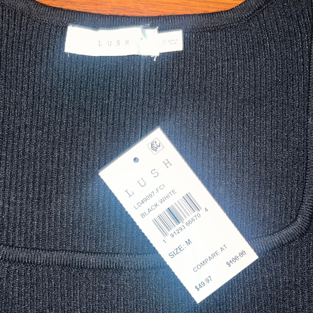 Lush Black Ribbed Top - Picture 4 of 4